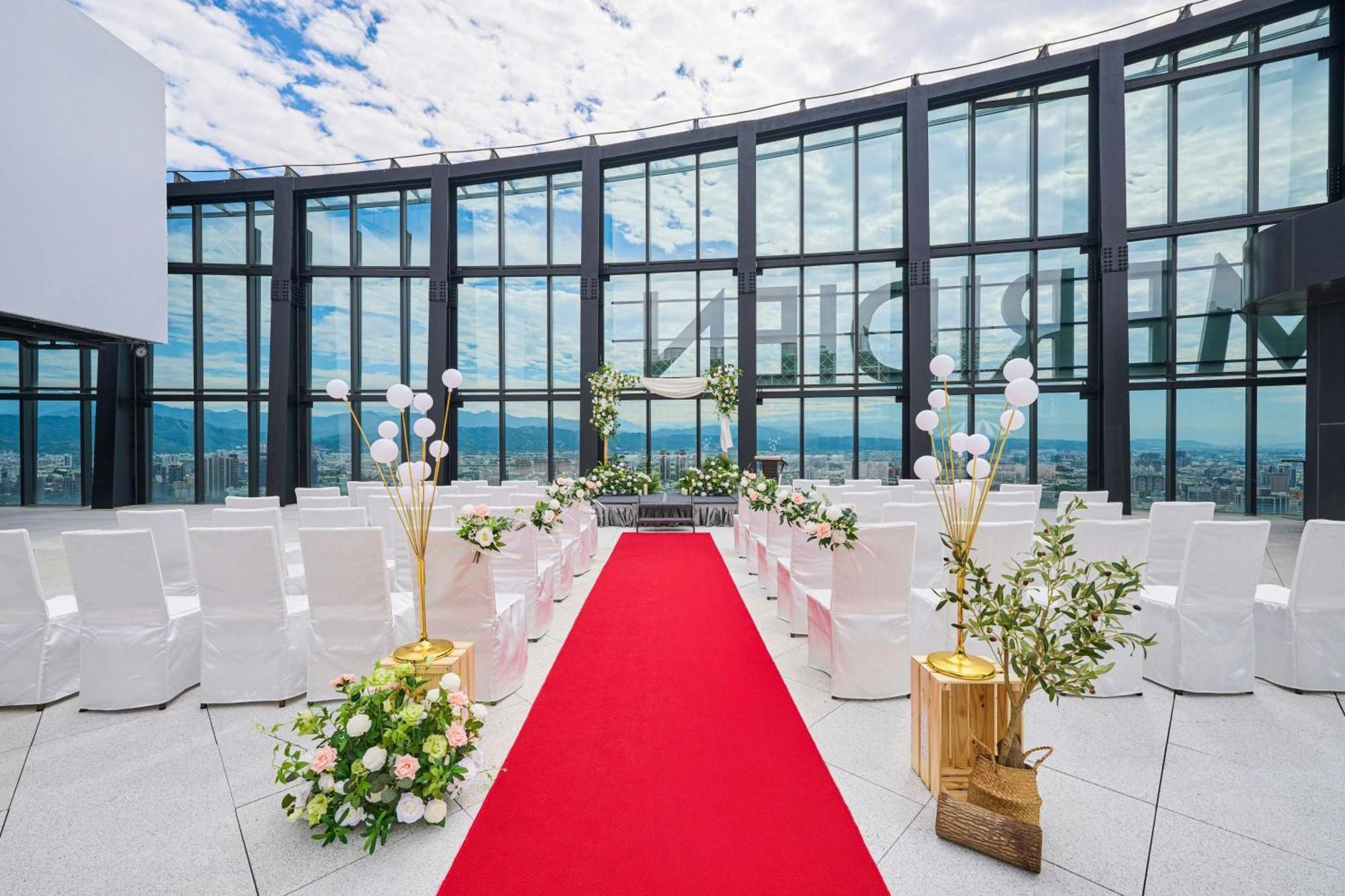 Le Meridien Тайчжун Екстер'єр фото The Sky Chapel