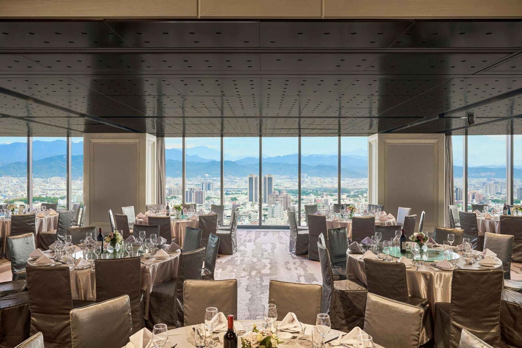 Le Meridien Тайчжун Екстер'єр фото The restaurant