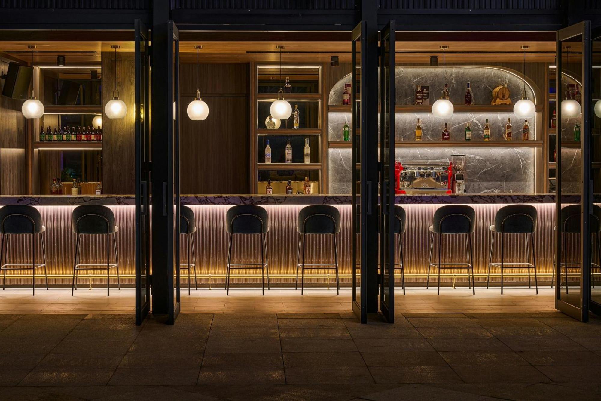 Le Meridien Тайчжун Екстер'єр фото The bar at the top of the hotel