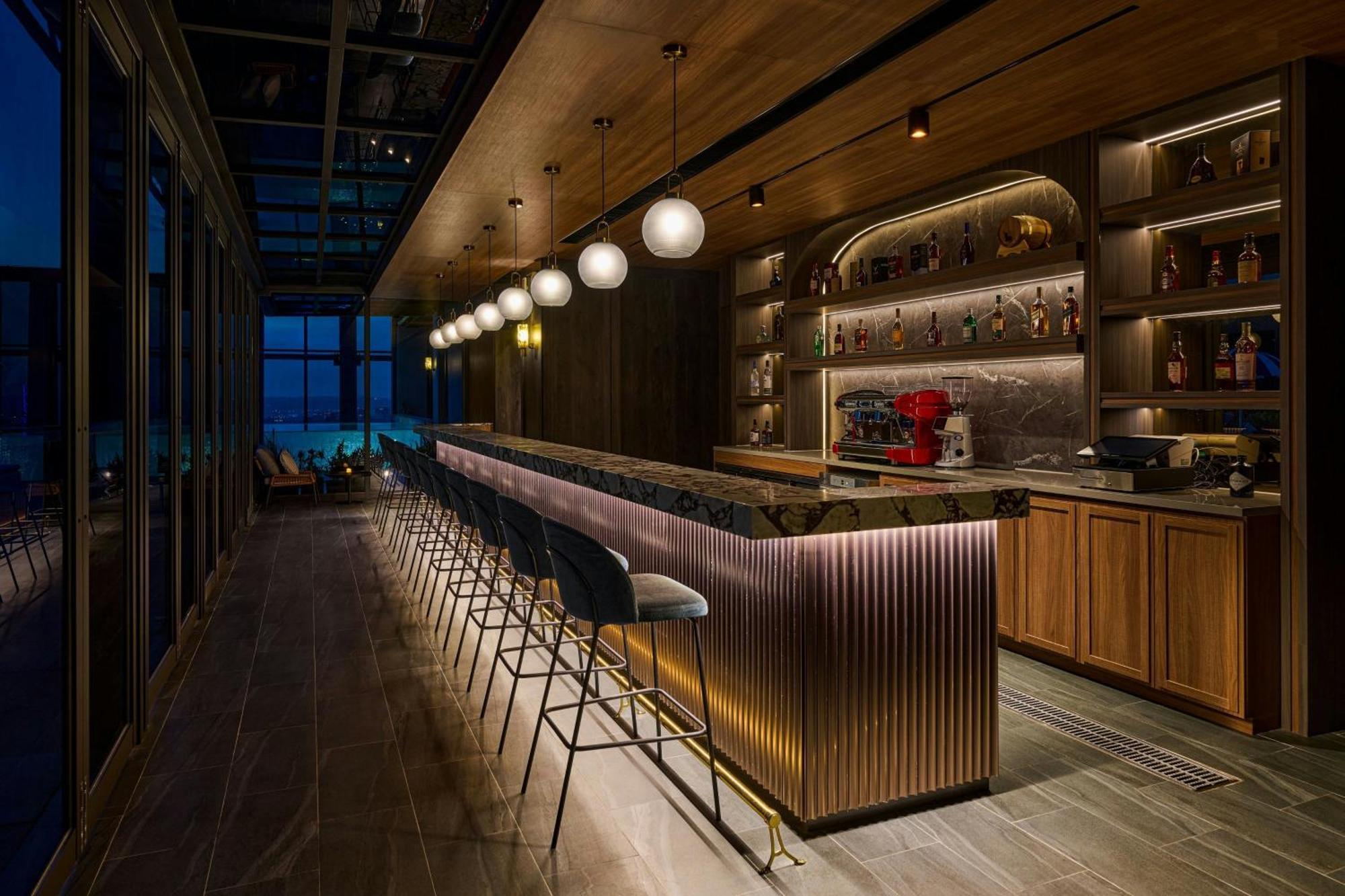 Le Meridien Тайчжун Екстер'єр фото The bar at the 360° Sky Lounge