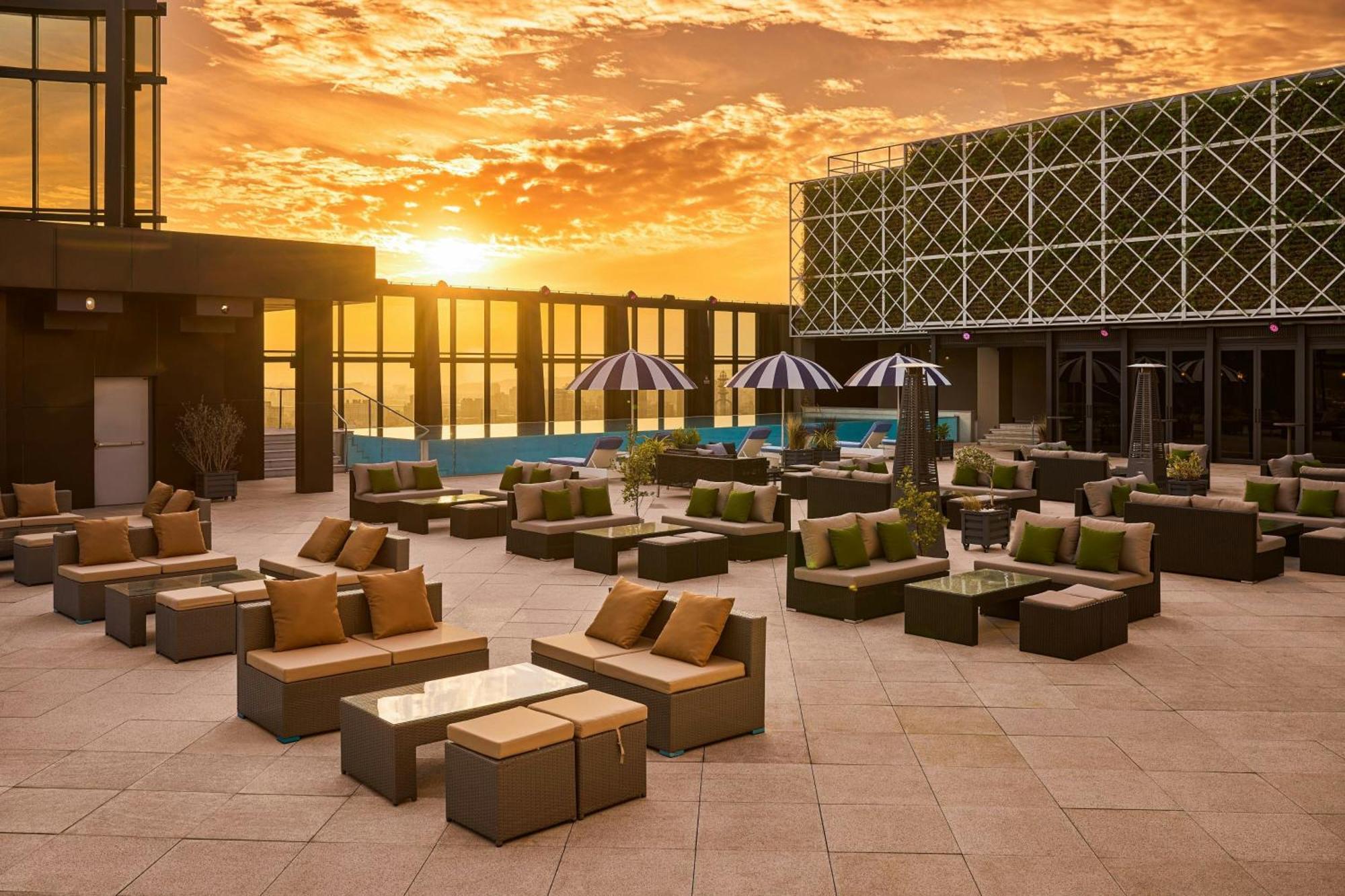 Le Meridien Тайчжун Екстер'єр фото The Sky Bar
